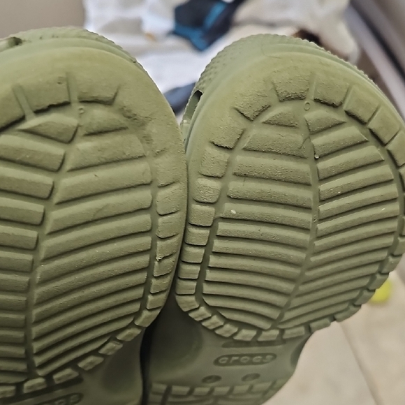 Kids Green Crocs J2 - Picture 5 of 7